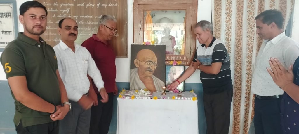 कौशाम्बी2अक्टूबर23*भवन्स मेहता विद्याश्रम में गांधी जयंती और लाल बहादुर शास्त्री जयंती समारोह का आयोजन*