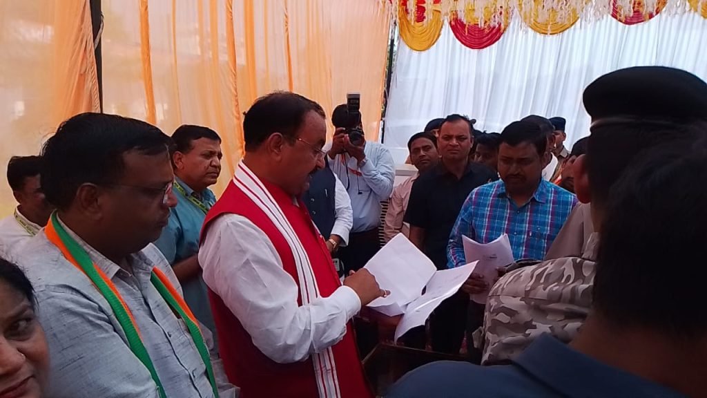 कौशाम्बी06अक्टूबर23*अधिकारियों से न्याय ना मिलने की डिप्टी सीएम से शिकायत*