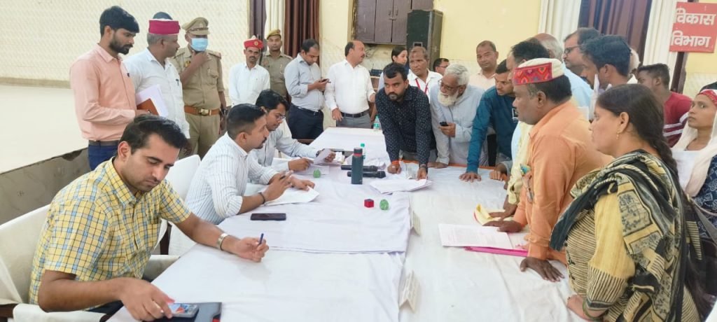 कानपुर07अक्टूबर23*फूल बाग स्थित बालभवन में तहसील सदर के संपूर्ण समाधान दिवस का आयोजन संपन्न हुआ।