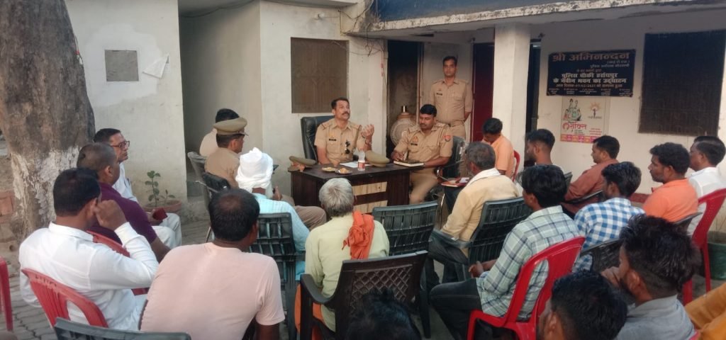 कौशाम्बी11अक्टूबर23*संदीपन घाट थाना में सभ्रांत लोगों के साथ आगामी त्यौहारों को लेकर पुलिस ने की बैठक*