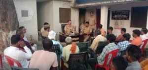 कौशाम्बी11अक्टूबर23*संदीपन घाट थाना में सभ्रांत लोगों के साथ आगामी त्यौहारों को लेकर पुलिस ने की बैठक*