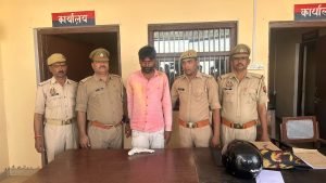 कानपुर12अक्टूबर*तेज तर्रार अरौल थाना अध्यक्ष को मिली बड़ी सफलता गौकसी के वांछित को अवैध तमंचे के साथ किया गिरफ्तार