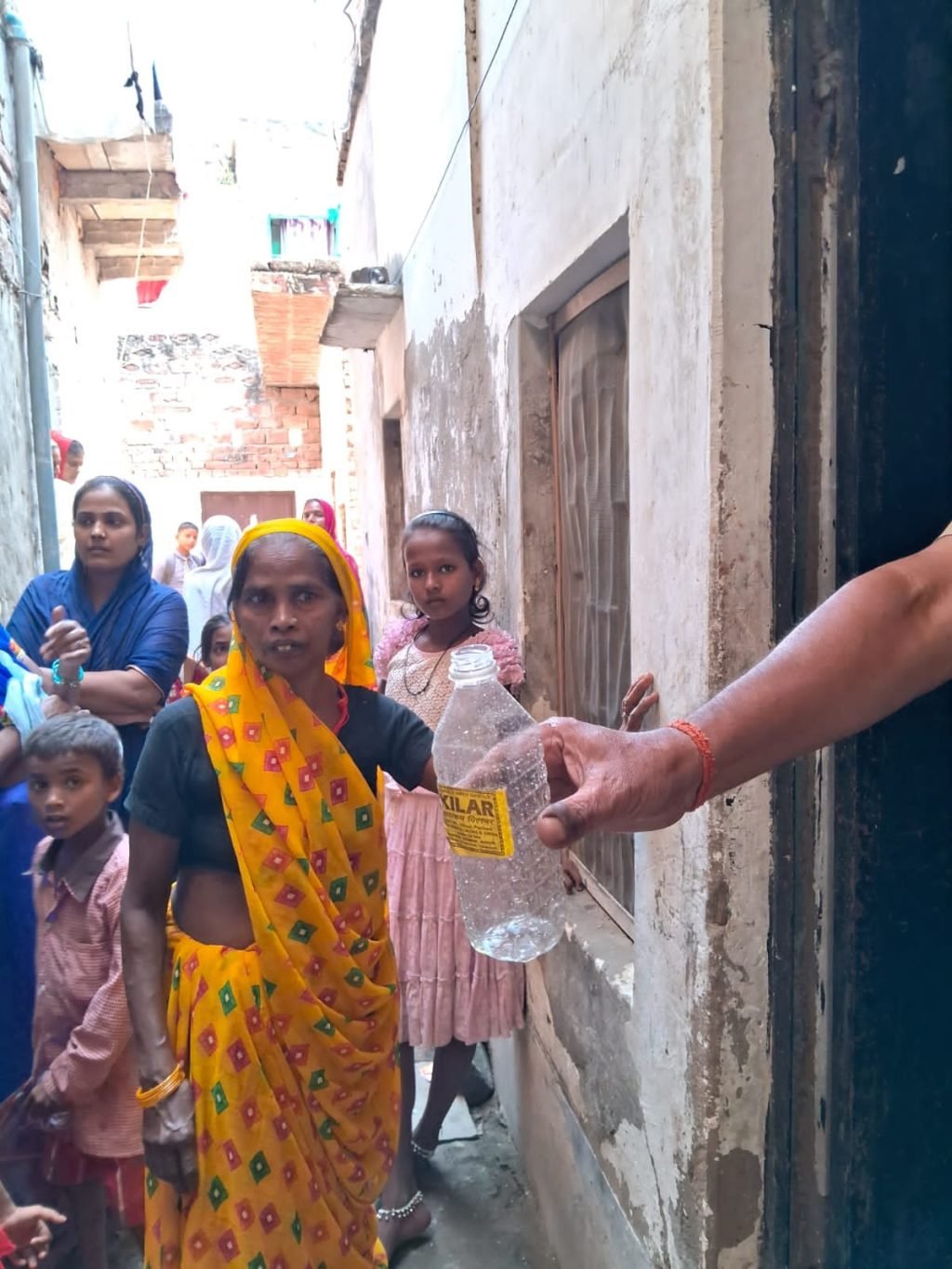 वाराणसी12अक्टूबर23*लालपुर पांडेयपुर थाना क्षेत्र में घर में सो रही लड़की पर तेजाब फेंका_*