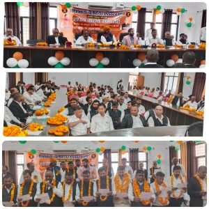 कौशाम्बी20अक्टूबर23*तहसील संघ मंझनपुर के अध्यक्ष व महामंत्री को दिलाई गई शपथ*