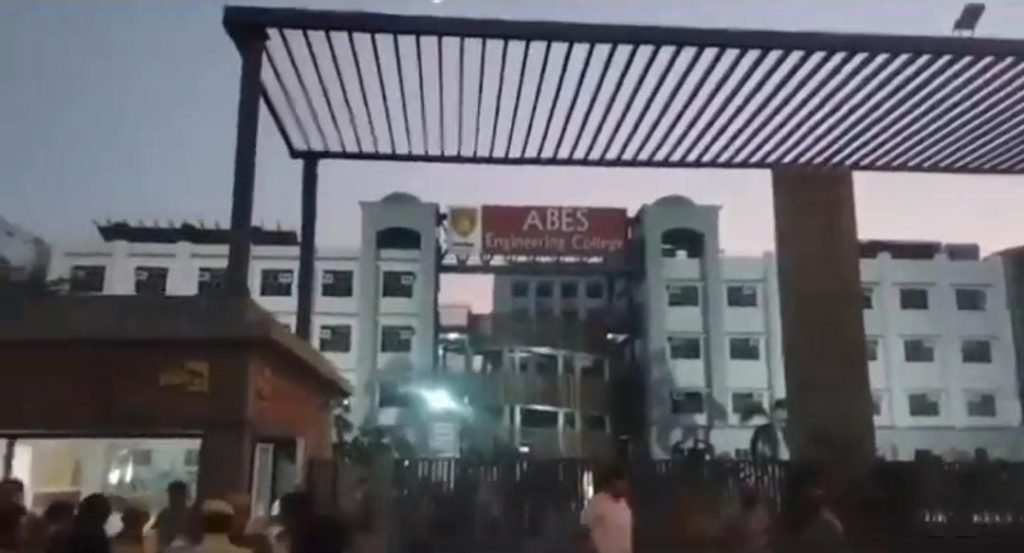 गाजियाबाद21अक्टूबर23*ABES इंजीनियरिंग कॉलेज में जय श्री राम बोलने पर विवाद*