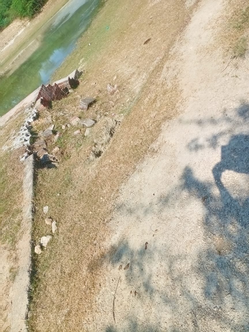 कौशाम्बी21अक्टूबर23*तालाब में पानी न होने से मूर्ति विसर्जन करने वाले भक्तों में आक्रोश*