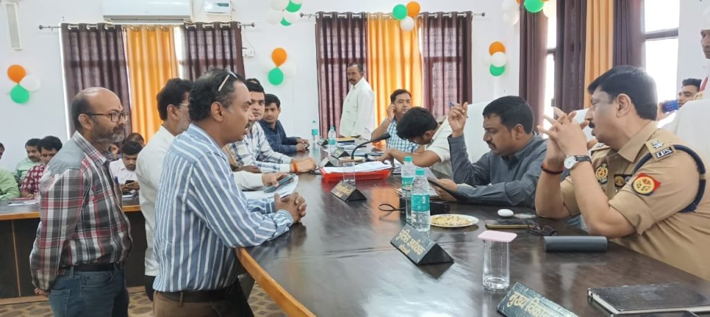 कौशाम्बी21अक्टूबर23*तहसील मंझनपुर में डीएम एसपी ने सुनी जनशिकायतें*