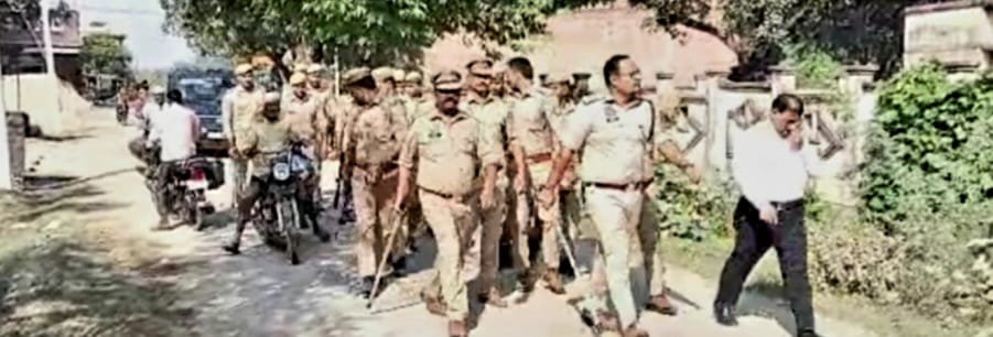 कौशाम्बी21अक्टूबर23*प्रधान ने रौंदी फुलवारी ग्रामीणों ने पीटा विरोध में जमकर हुआ बवाल*