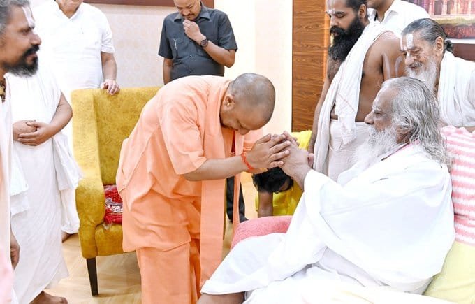 अयोध्या22अक्टूबर23* सीएम योगी ने महंत नृत्य गोपालदास से भेंट की