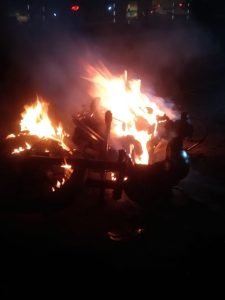 उन्नाव23अक्टूबर23*चलती बुलेट में अचानक लगी भीषण आग