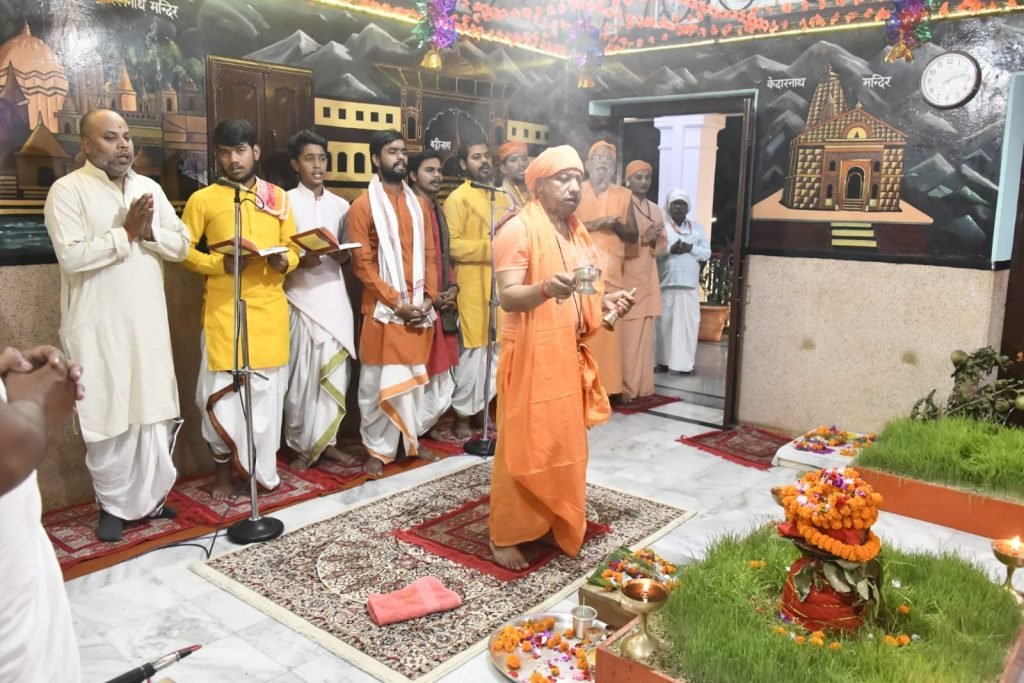 गोरखपुर23अक्टूबर23*मुख्यमंत्री योगी आदित्यनाथ ने आराधना की