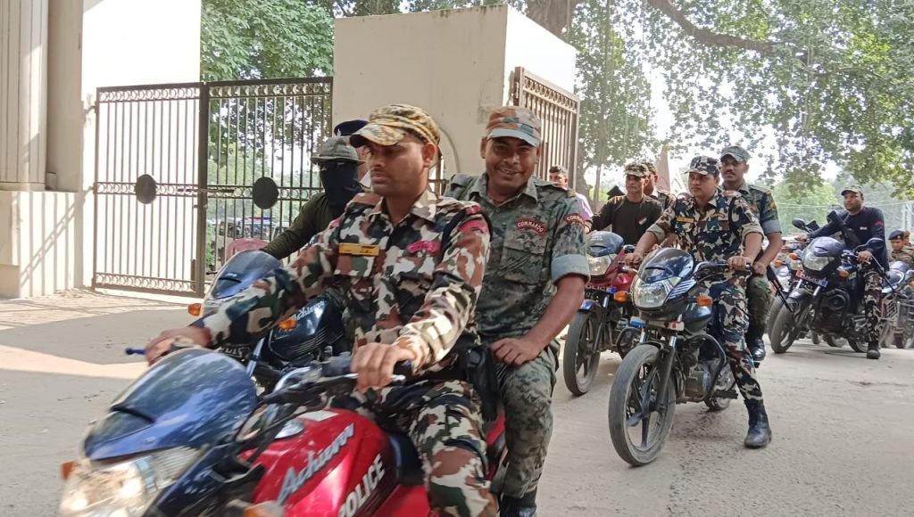 भागलपुर24अक्टूबर23*दुर्गा पूजा के त्यौहार को शांति व सोहार्द से मनाने को लेकर निकाला गया फ्लैग मार्च,