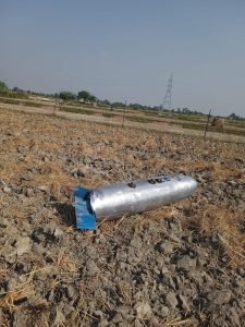 लखनऊ25अक्टूबर23*एयरफोर्स के विमान से 2 फ्यूल टैंक जमीन पर गिरे