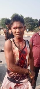 कौशाम्बी27अक्टूबर23*तेज रफ्तार मैजिक ने मोटरसाइकिल सवार को मारी टक्कर व भाग गया बाल बाल बचा मोटरसाइकिल सवा