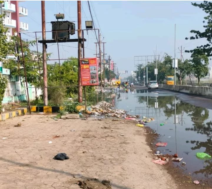 कानपुर31अक्टूबर23*शहर के नामी बिल्डर्स और स्कूल की मनमानी ने तीर्थनगरी बिठूर को जाने वाली सड़क को सीवर के पानी की झील में बदला कानपुर31अक्टूबर23*शहर के नामी बिल्डर्स और स्कूल की मनमानी ने तीर्थनगरी बिठूर को जाने वाली सड़क को सीवर के पानी की झील में बदला