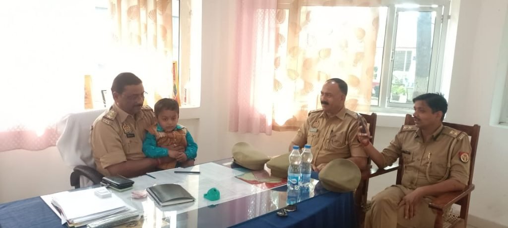 हरदोई31अक्टूबर23*बच्चों के मन से निकाला ‘पुलिस अंकल’ का खौफ