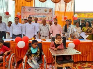 कानपुर04अक्टूबर23*दिव्यांग बच्चों को क्षेत्रीय विधायक राहुल बच्चा सोनकर द्वारा किए गए वितरित उपस्कर एवं उपकरण कानपुर04अक्टूबर23*दिव्यांग बच्चों को क्षेत्रीय विधायक राहुल बच्चा सोनकर द्वारा किए गए वितरित उपस्कर एवं उपकरण