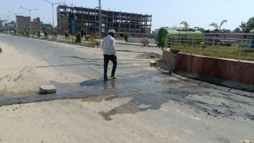 पंजाब 05 अक्टूबर 2023* प्रशासन द्वारा सडक़ों पर पेचवर्क का काम जारी