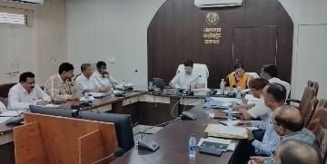 संभल05अक्टूबर2023*DM मनीष बंसल ने समीक्षा बैठक में दिए निर्देश