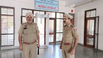 पंजाब 05 अक्टूबर 2023* कोर्ट कम्पलैक्स में सिक्योरिटी का निरीक्षण किया नगर थाना प्रभारी सुनील कुमार ने