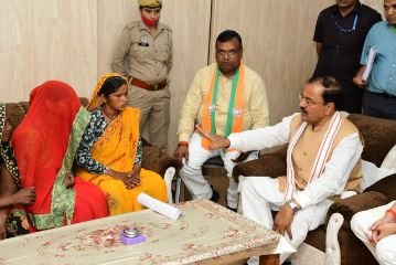 कौशाम्बी05अक्टूबर23*डिप्टी सीएम से मिलने पहुंचे तिहरें हत्याकांड में मृतक के परिजन* कौशाम्बी05अक्टूबर23*डिप्टी सीएम से मिलने पहुंचे तिहरें हत्याकांड में मृतक के परिजन*