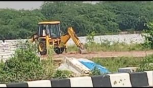 आगरा07अक्टूबर23*सुर सरोवर कीठम झील में अवैध कॉलोनी ध्वस्त एडीए की टीम ने की कार्यवाही,