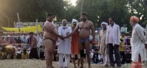 कौशाम्बी08अक्टूबर23*बसुहार गांव में विशाल मेले और दंगल का हुआ आयोजन*