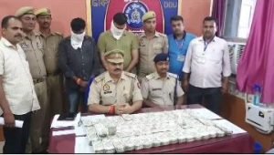 चंदौली09अक्टूबर23*55 लाख कैश के साथ 2 संदिग्ध युवक पकड़े गए