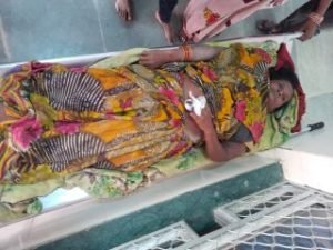 कौशाम्बी10अक्टूबर23*मिट्टी निकालते समय मिट्टी का टीला ढहा,दबकर बुजुर्ग महिला की मौत किशोरी गंभीर घायल*