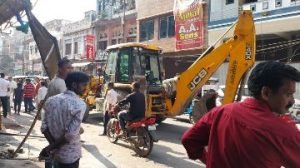 कानपुर नगर11अक्टूबर23*अतिक्रमण हटाओ अभियान में चलाया गया बुल्डोजर।