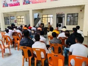 कौशाम्बी11अक्टूबर23*आगामी त्यौहारों को लेकर कोखराज थाना में सभ्रांत लोगों के साथ पुलिस ने की बैठक*