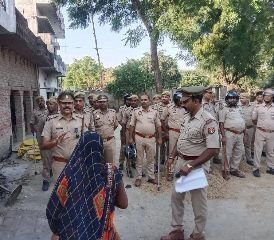 कौशाम्बी11अक्टूबर23*तिहरे हत्याकांड में फरार अभियुक्त पर धारा 82 की कार्यवाही*