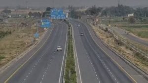 लखनऊ12अक्टूबर23**एक्सप्रेस वे पर तोड़ा नियम तो लाॅक हो जाएगी गाड़ी,नींद से जगाने के लिए झटका देगी सड़क*