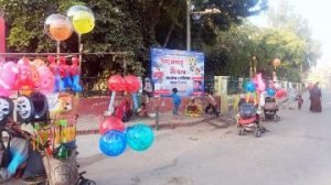 पंजाब12अक्टूबर23*गुब्बारे बेचने वालों को रात बिताने के लिए नहीं कोई ठिकाना, ठंड में होगी और भी परेशानी