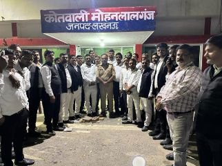 लखनऊ13अक्टूबर23*लेखपालों के खिलाफ अधिवक्ताओं के प्रदर्शन का मामला