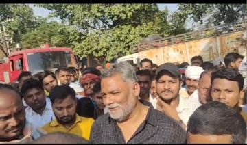 बक्सर बिहार12अक्टूबर23*पप्पू यादव ने बक्सर के रघुनाथपुर ट्रेन हादसे की जगह का दौरा किया और घटना स्थल का जायजा लिया.