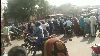 कौशाम्बी16अक्टूबर23*नदी में दो बालक के डूबने के बाद आक्रोशित परिजनों ने किया चक्का जाम* कौशाम्बी16अक्टूबर23*नदी में दो बालक के डूबने के बाद आक्रोशित परिजनों ने किया चक्का जाम*