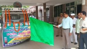 कौशाम्बी16अक्टूबर23*पराली प्रबन्धन जन-जागरूकता वैन को डीएम ने दिखाई हरी झण्डी*