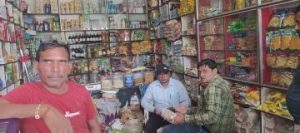 कौशाम्बी17अक्टूबर23*खाद्य सचलदल ने मंझनपुर ओसा करारी गुवारा तैयबपुर बाजार में स्थित प्रतिष्ठानों का किया निरीक्षण*