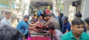 अयोध्या17अक्टूबर23*ओवरटेक के चक्कर में भिड़े डंफर व पिकप दो गम्भीर जिला अस्पताल रेफर