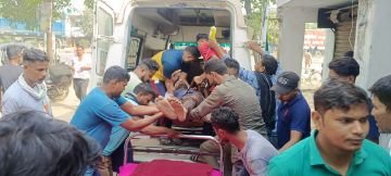 अयोध्या17अक्टूबर23*ओवरटेक के चक्कर में भिड़े डंफर व पिकप दो गम्भीर जिला अस्पताल रेफर