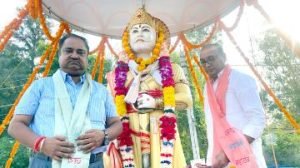 पंजाब 17 अक्टूबर 2023* अग्रसैन जयंती पर पूर्व प्रधान आनंद कांसल ने अर्पित की पुष्पांजलि