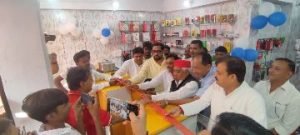 अयोध्या18अक्टूबर23*पूर्व मंत्री ने फैज मोबाइल हाउस व रैम्बो आइसक्रीम प्रतिष्ठान का किया उदघाट्न