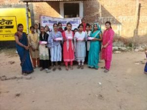 कौशाम्बी19अक्टूबर23*जन शिक्षण संस्थान द्वारा प्रशिक्षण केंद्र टेढ़ी मोड़ एवं शहजादपुर में किया गया सेनेटरी पैड वितरण*