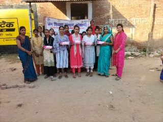 कौशाम्बी19अक्टूबर23*जन शिक्षण संस्थान द्वारा प्रशिक्षण केंद्र टेढ़ी मोड़ एवं शहजादपुर में किया गया सेनेटरी पैड वितरण*
