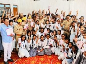 कौशाम्बी19अक्टूबर23*कम्युनिटी पुलिसिंग एवं महिला सशक्तिकरण हेतु बालिकाओं के बीच कराई गई दौड़ प्रतियोगिता*