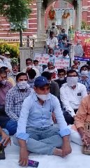 वाराणसी21अक्टूबर23*पुरानी पेंशन बहाली हेतु गांधी प्रतिमा के समक्ष मौन व्रत धरना दिये शिक्षक, अधिकारी,केन्द्रीय, राज्य कर्मचारी एवं पेंशनर्स