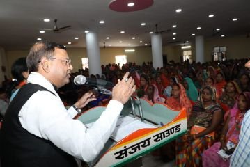 महराजगंज22अक्टूबर23नारी शक्ति वंदन कार्यक्रम में मंत्री पंकज चौधरी का संबोधन