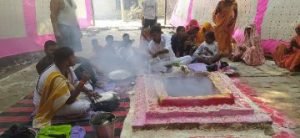 कौशाम्बी23अक्टूबर23*देवी पंडाल में हुआ यज्ञ अनुष्ठान पूजन*
