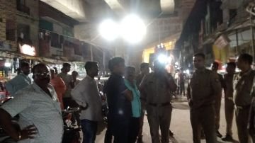 कौशाम्बी23अक्टूबर23*पुलिस बल के साथ पिपरी थानाध्यक्ष ने मनौरी में किया फ्लैगमार्च*